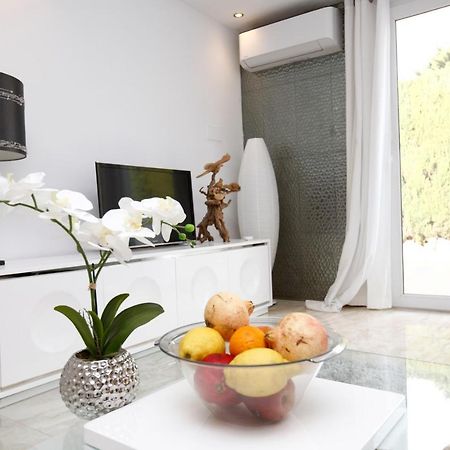 R02 Luxury Apartment In Villa With Pool And Garden Marbella Bagian luar foto