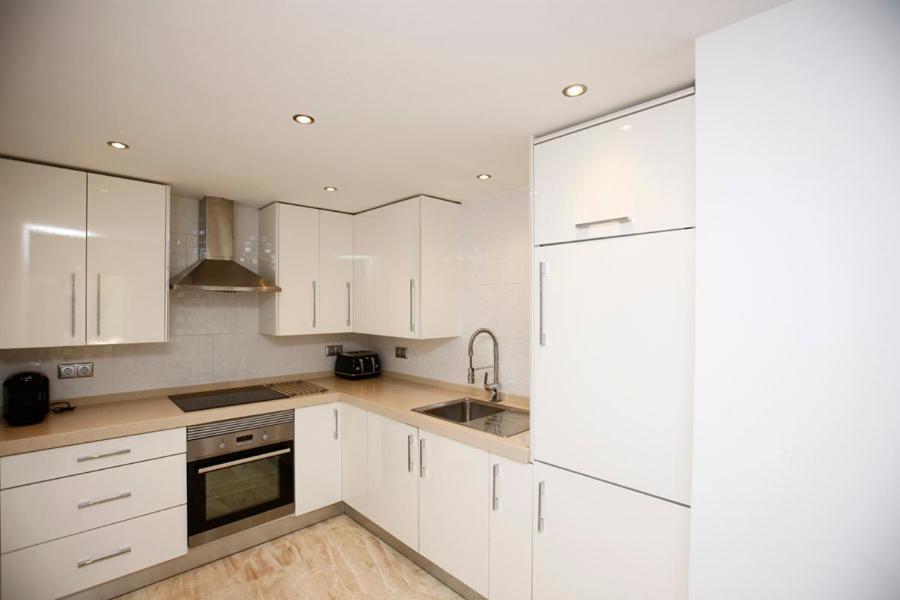 R02 Luxury Apartment In Villa With Pool And Garden Marbella Bagian luar foto