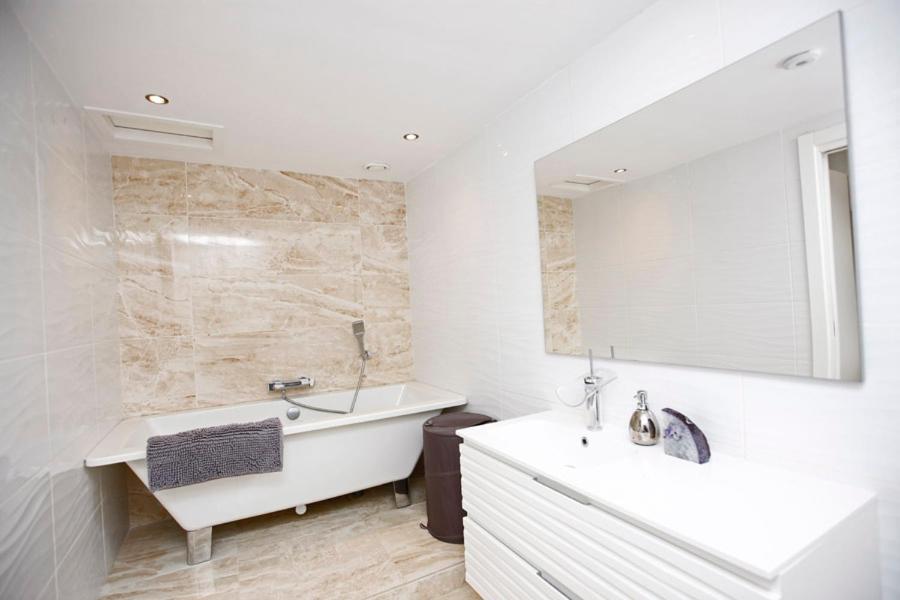 R02 Luxury Apartment In Villa With Pool And Garden Marbella Bagian luar foto