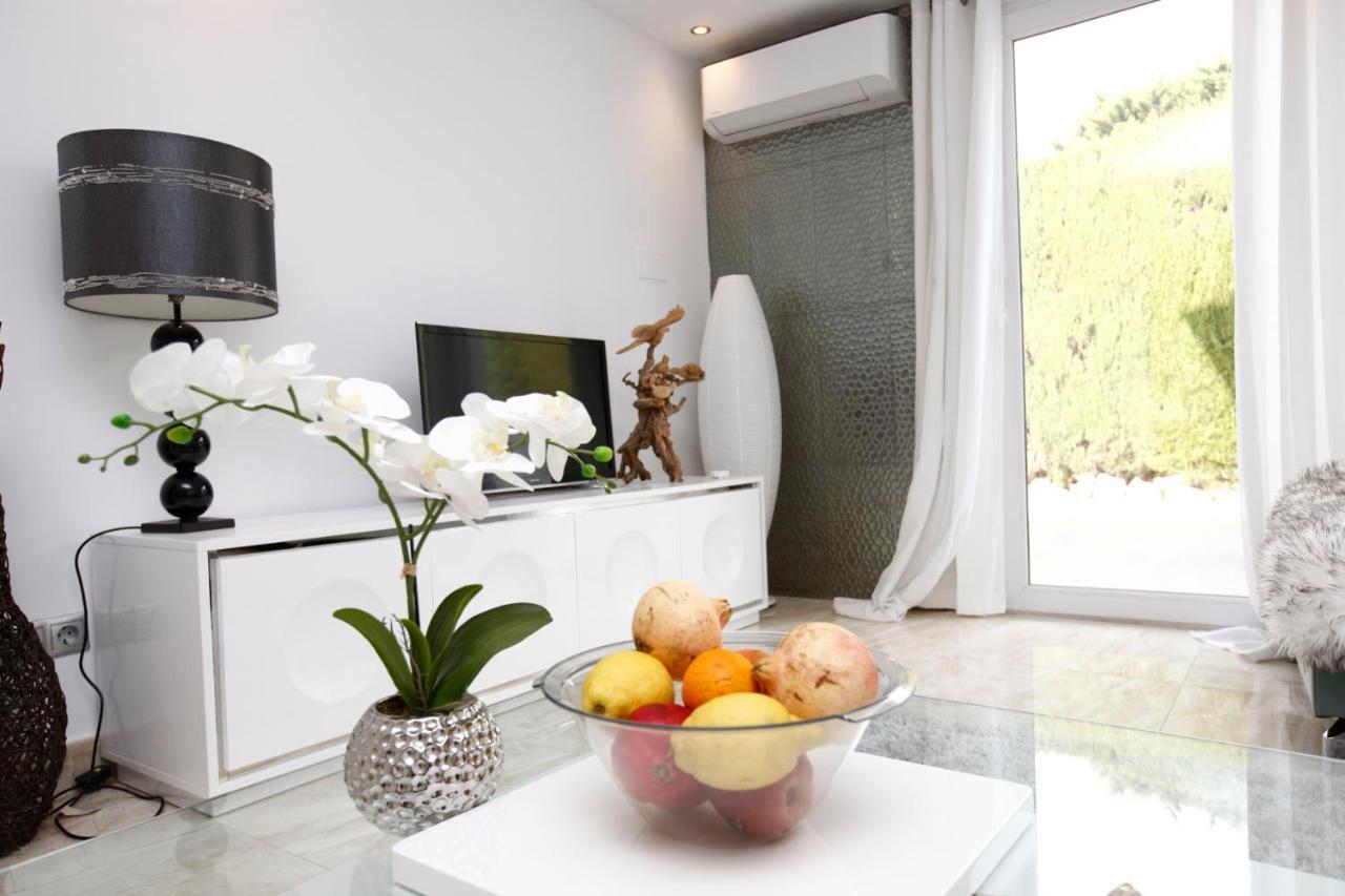 R02 Luxury Apartment In Villa With Pool And Garden Marbella Bagian luar foto